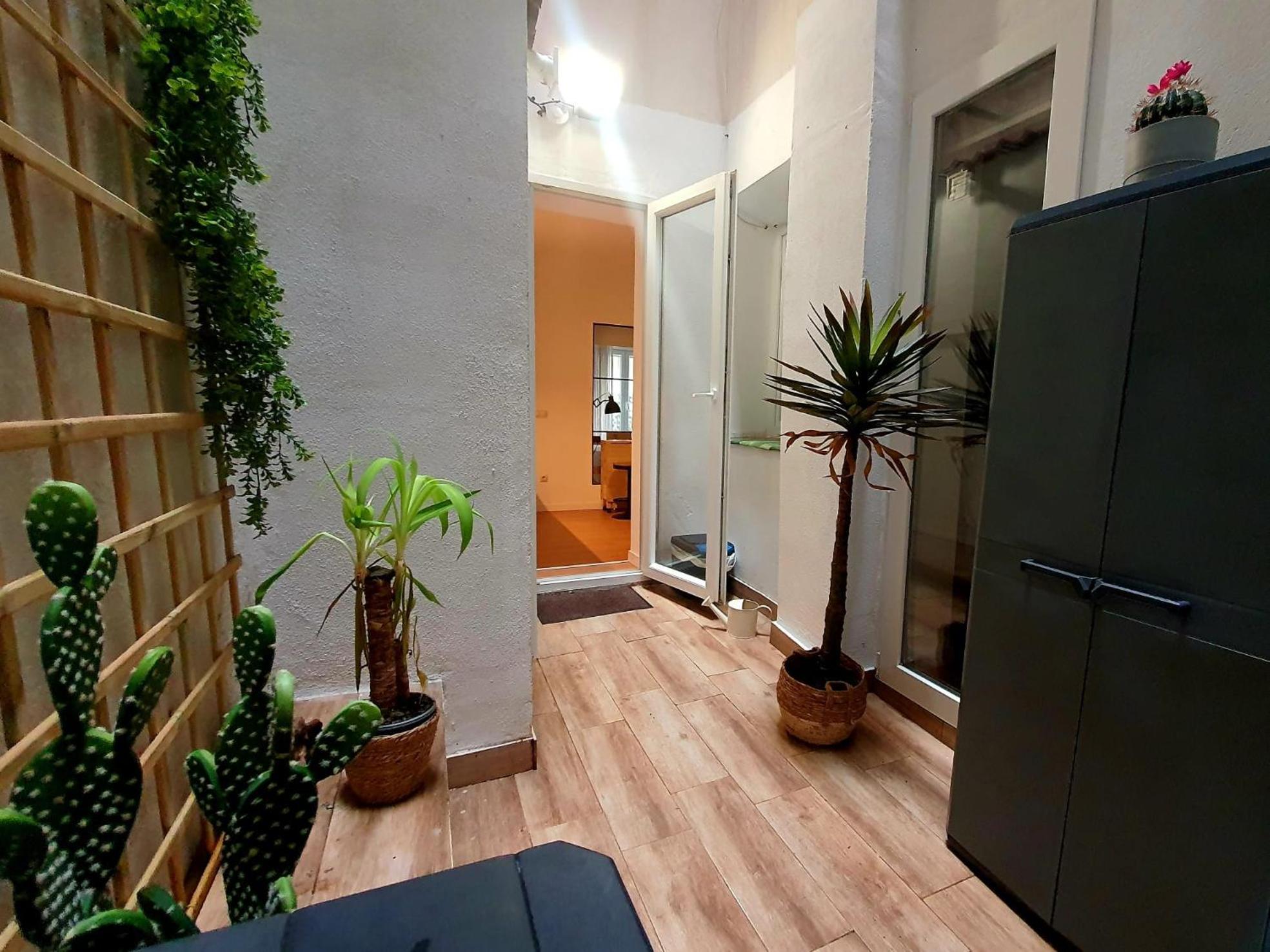 Rentadore Atocha Suites Madrid Exterior foto